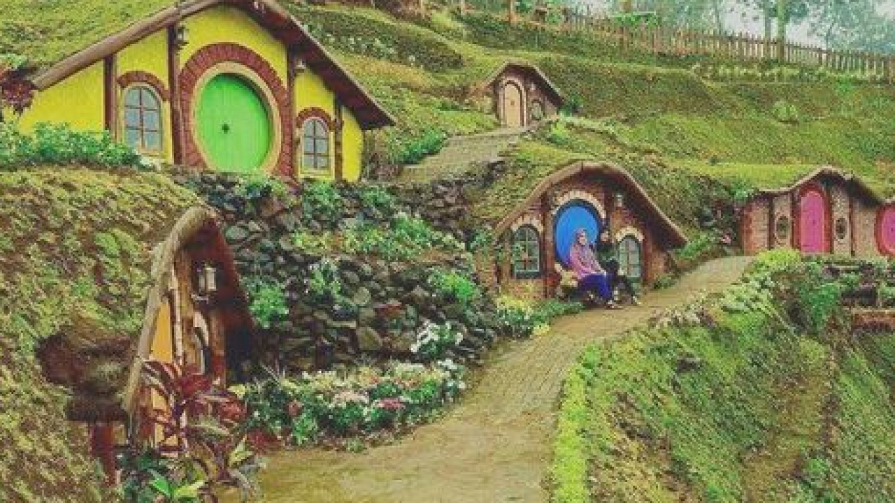 Wisata Rumah Hobbit