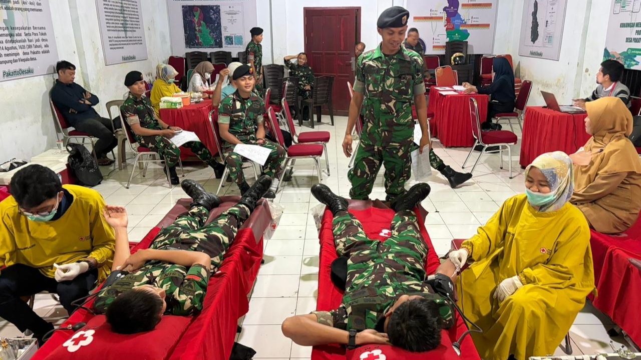 Divisi 3 Kostrad Gelar Donor Darah Bersama Warga Desa Pakatto dalam Rangka HUT Kavaleri ke-76