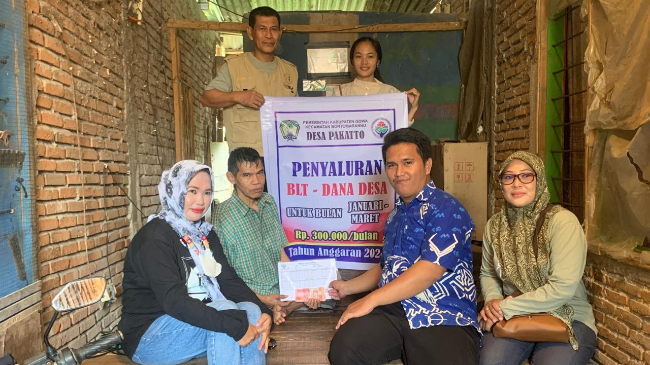 BANTUAN LANGSUNG TUNAI (BLT) MEMBANTU MERINGANKAN EKONOMI MASYARAKAT DESA PAKATTO DI BULAN SUCI RAMADAN.