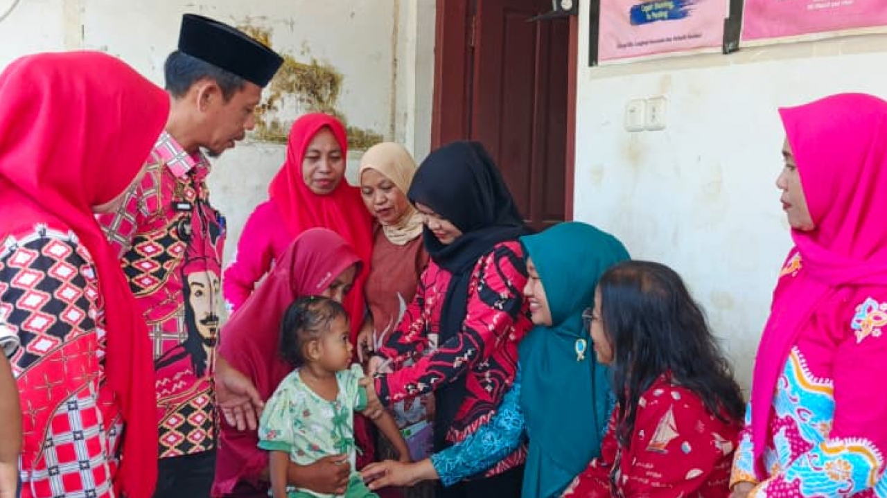 PJ Kepala Desa Pantau Langsung Layanan Kesehatan Balita di Posyandu Sejahtera Dusun Batu Bilaya