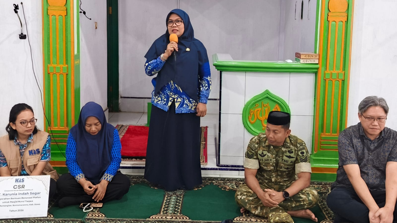 Penyerahan Bantuan CSR PT. Karunia Indah Segar untuk Renovasi Plafon Masjid Nurul Taqwa Dusun Batu Alang Desa Romangloe