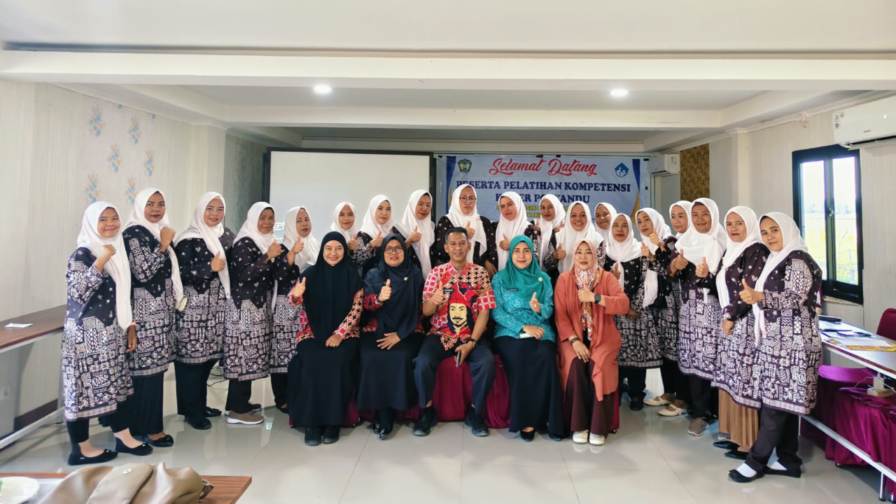 Pelatihan Kompetensi Kader Posyandu Desa Romangloe di Gowa
