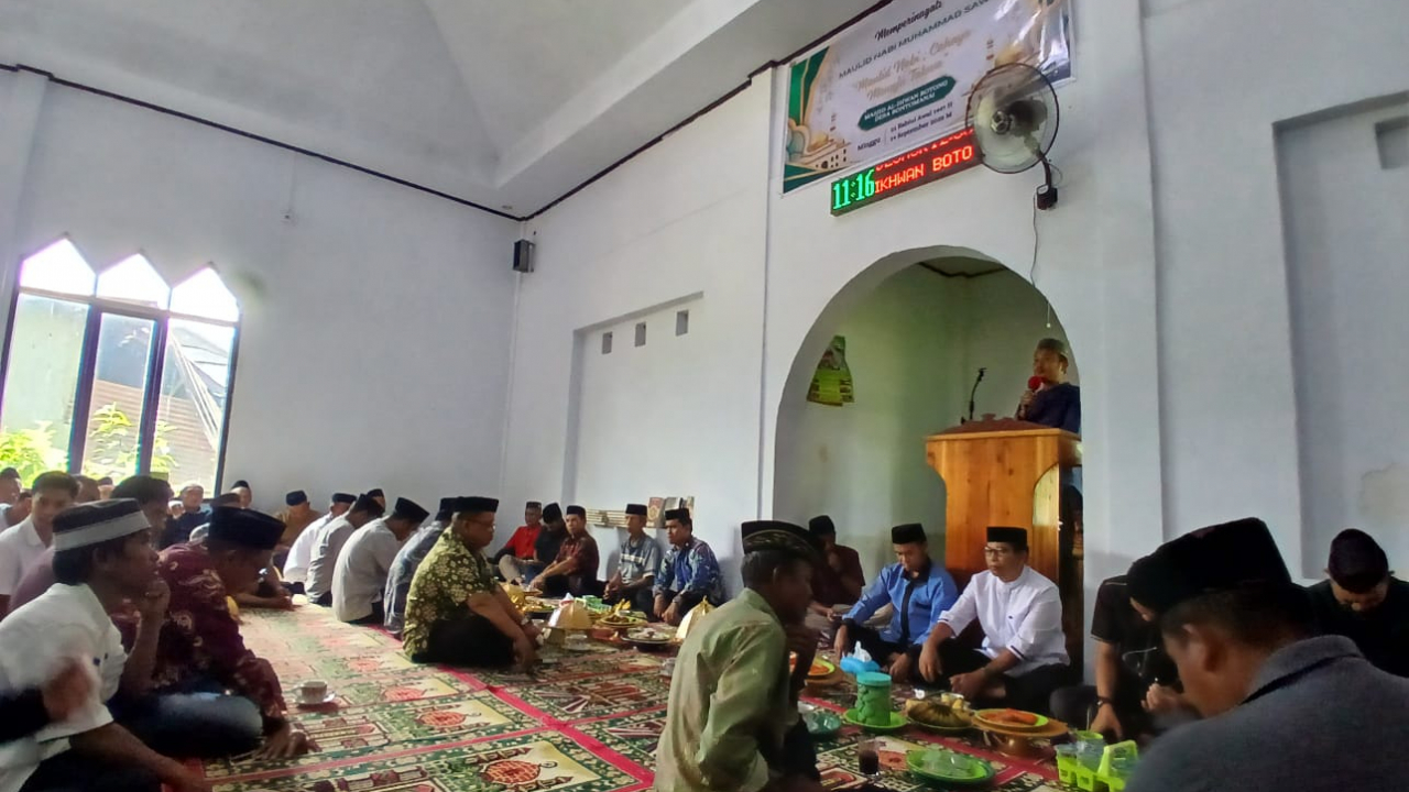 PEMDES Bontomanai Hadiri Maulid Nabi Muhammad SAW di Masjid Al-Ihwan Botong