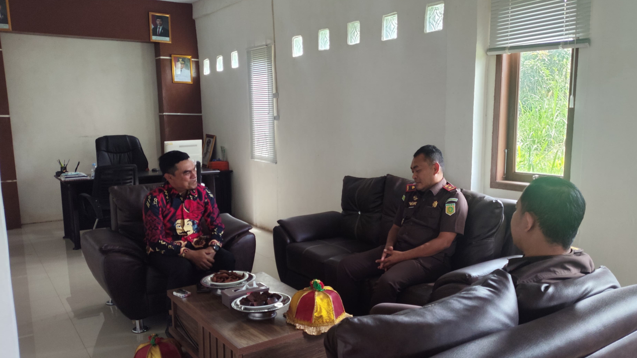 Tingkatkan Transparansi, Pemdes Tonasa Terima Kunjungan Monev Cabjari Malino Terkait BUMDes Benteng