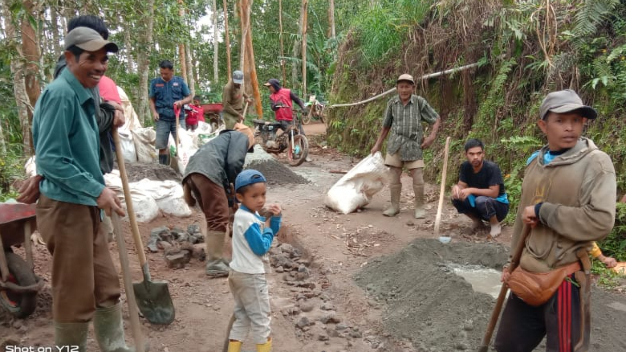 Desa Tonasa Genjot Peningkatan Infrastruktur Jalan Desa Melalui Swadaya Masyarakat