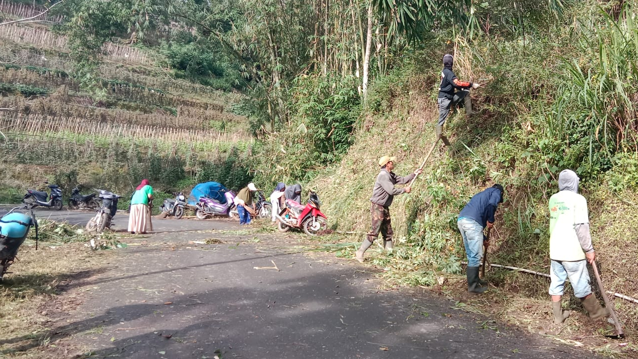 Kerja Bakti, Desa Tonasa Gowa Bersih Berkat Jumat Bersih