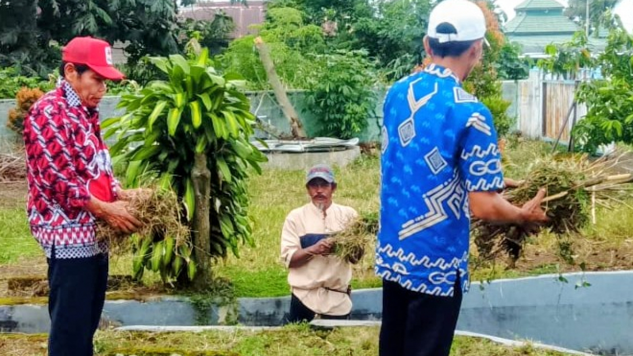 Jumat Bersih, Desa Berutallasa Bebas Banjir dan Lebih Sehat