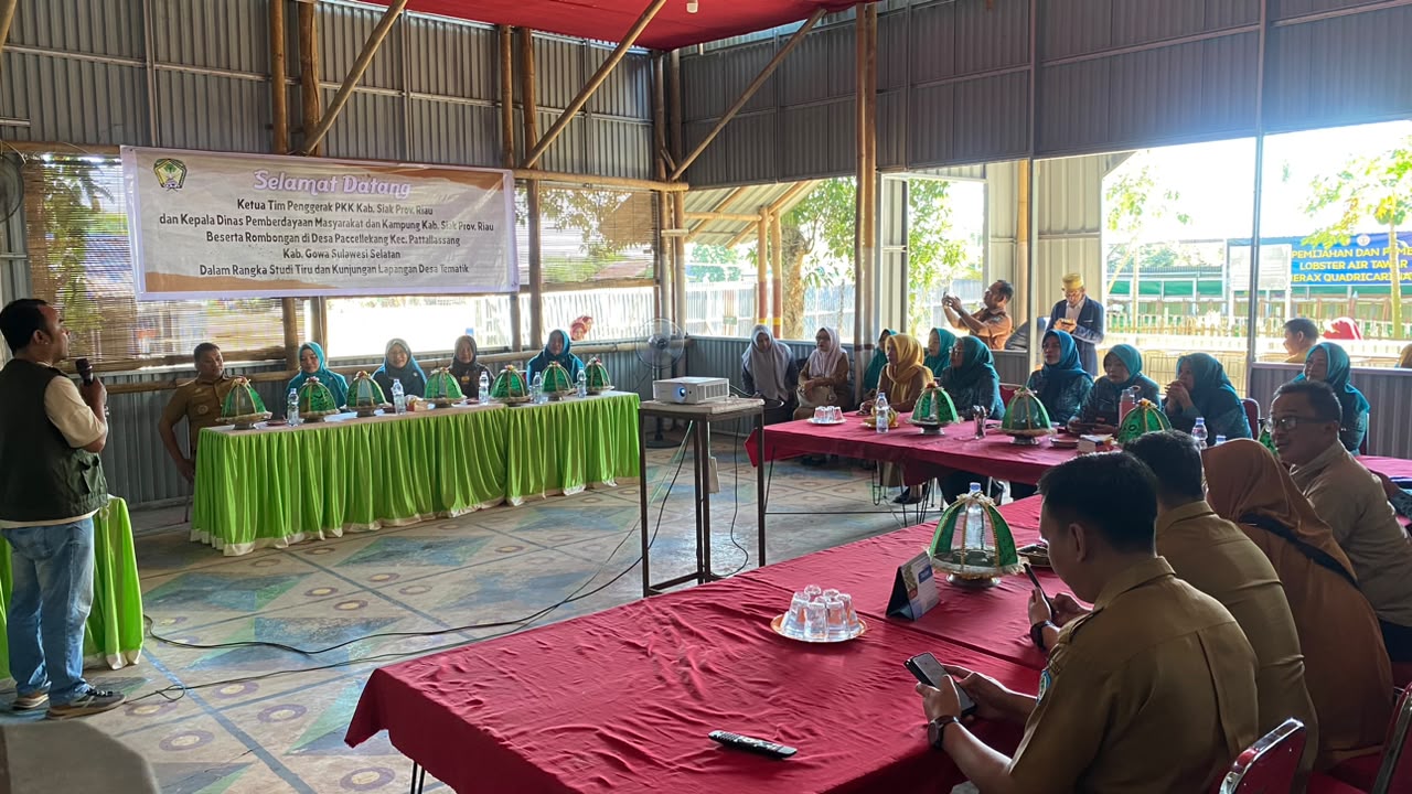 Ketua TP-PKK dan DPMK Kabupaten Siak Studi Tiru Desa Tematik Lobster Air Tawar di Desa Pacellekang