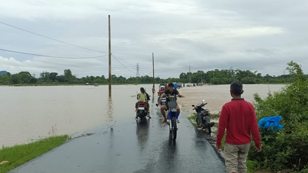 Akses Jalan Antar Dusun di Gowa Tergenang Banjir