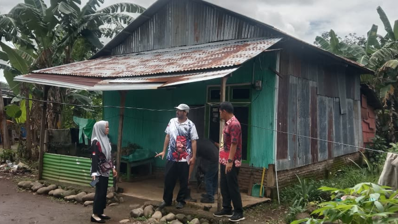 Pemerintah Desa Pacellekang Bergerak Cepat, Tinjau Calon Penerima Bantuan Bedah Rumah untuk Warga Miskin Ekstrem