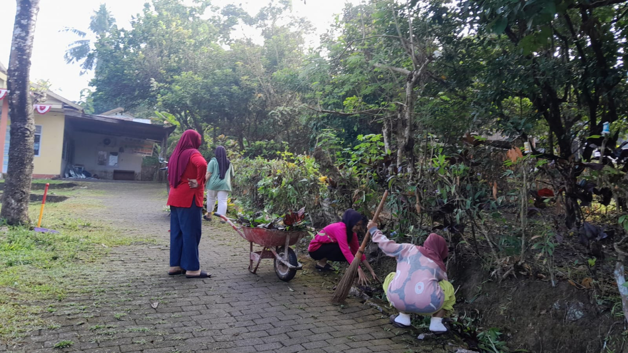 Kerja Bakti Seru di Desa Bilalang