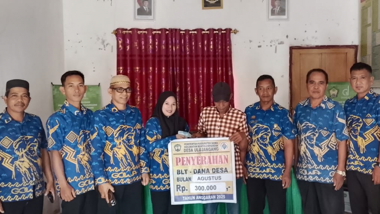 Penyaluran BLT di Desa Ulujangang