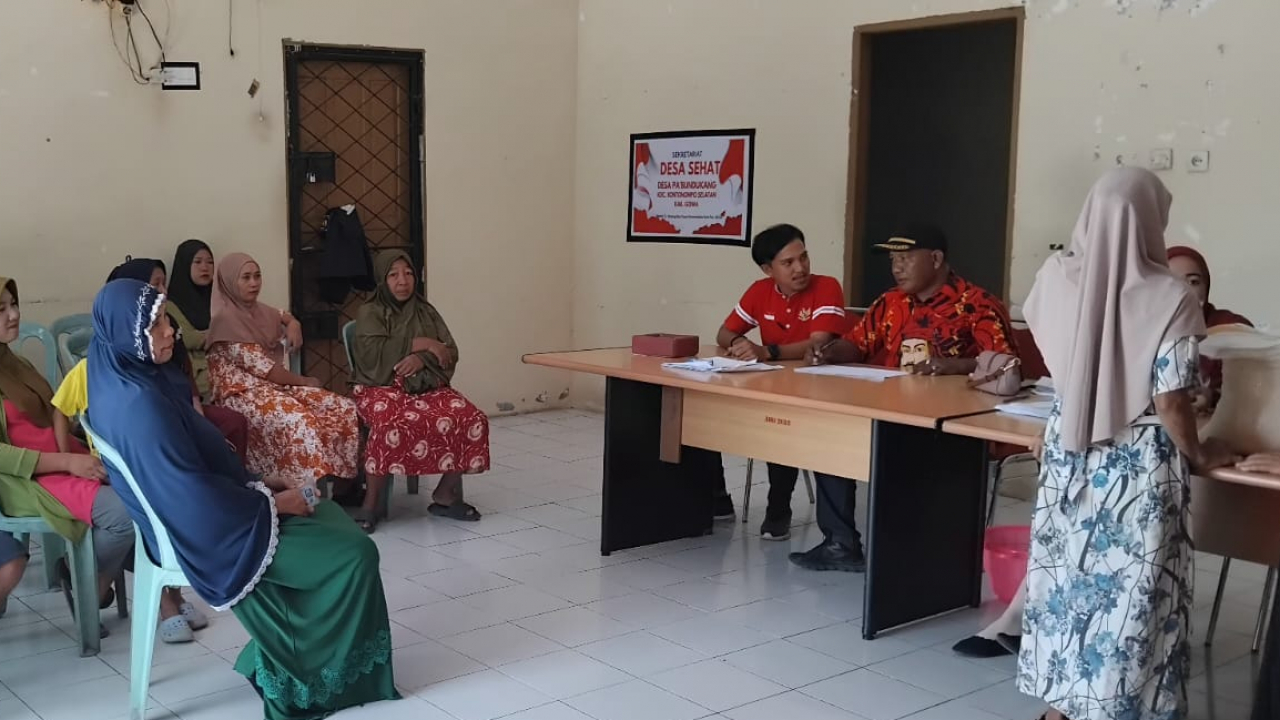Bantuan Pangan Disalurkan Kepada Masyarakat Desa Pabundukang