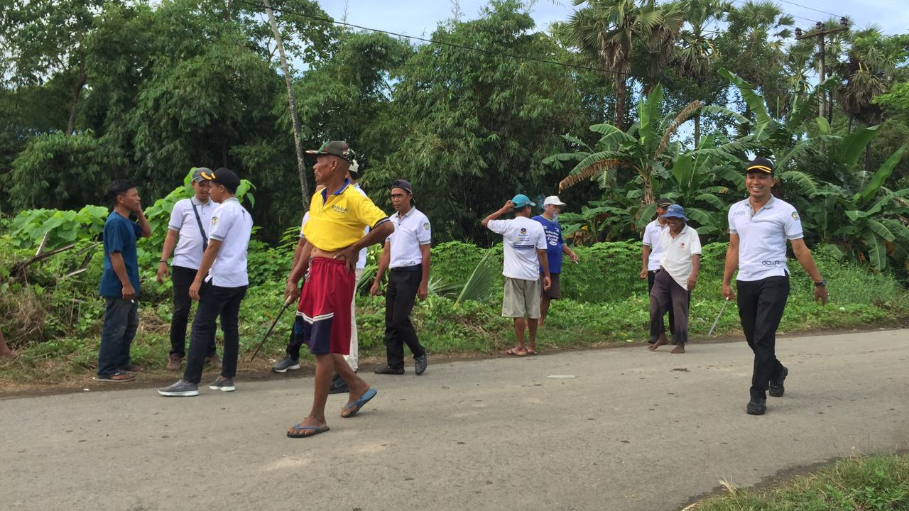 Gotong Royong Perkuat Kebersamaan Warga Desa Pabundukang