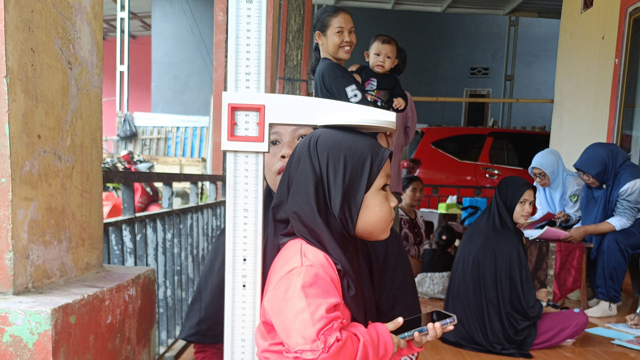 Pelaksanaan Posyandu Balita dan Pemberian Makanan Tambahan di Dusun Lepa-lepa