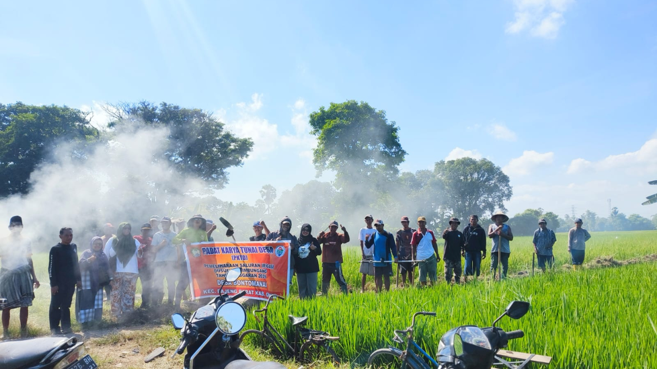Warga Desa Bontomanai Gowa Gelar Kerja Bakti Saluran Irigasi