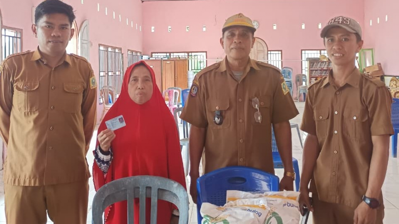 PENYALURAN BANTUAN PANGAN BERAS DAN MINYAK GORENG