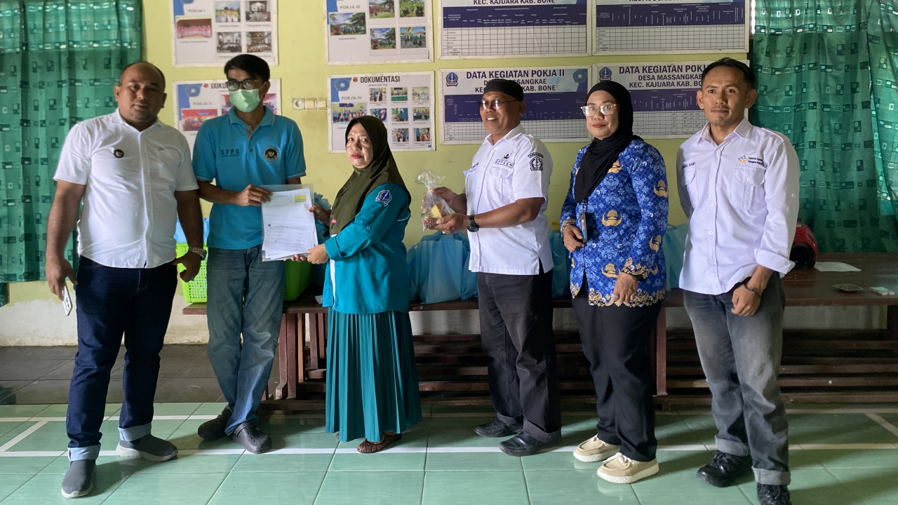 BKKBN Kecamatan Kajuara Serahkan MBG untuk Ibu Hamil, Balita, dan Ibu Menyusui di Desa Massangkae