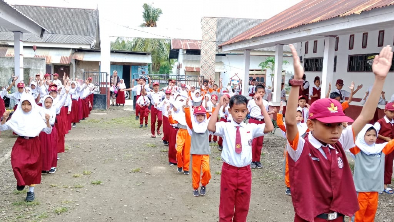 SDN 270 Massangkae Dukung Program Nasional dengan Senam dan Makan 4 Sehat 5 Sempurna