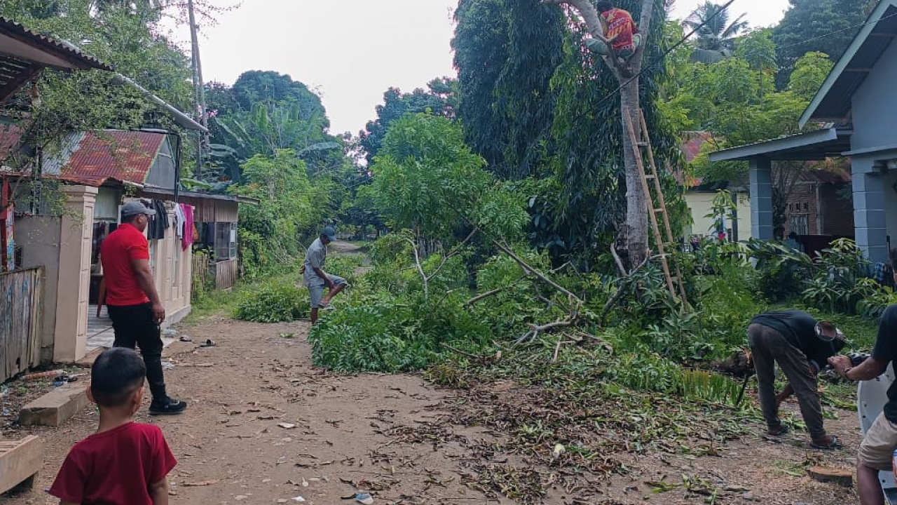 Wujudkan Lingkungan Bersih, Pemdes Massangkae Laksanakan Bakti Sosial di Dusun Ellue