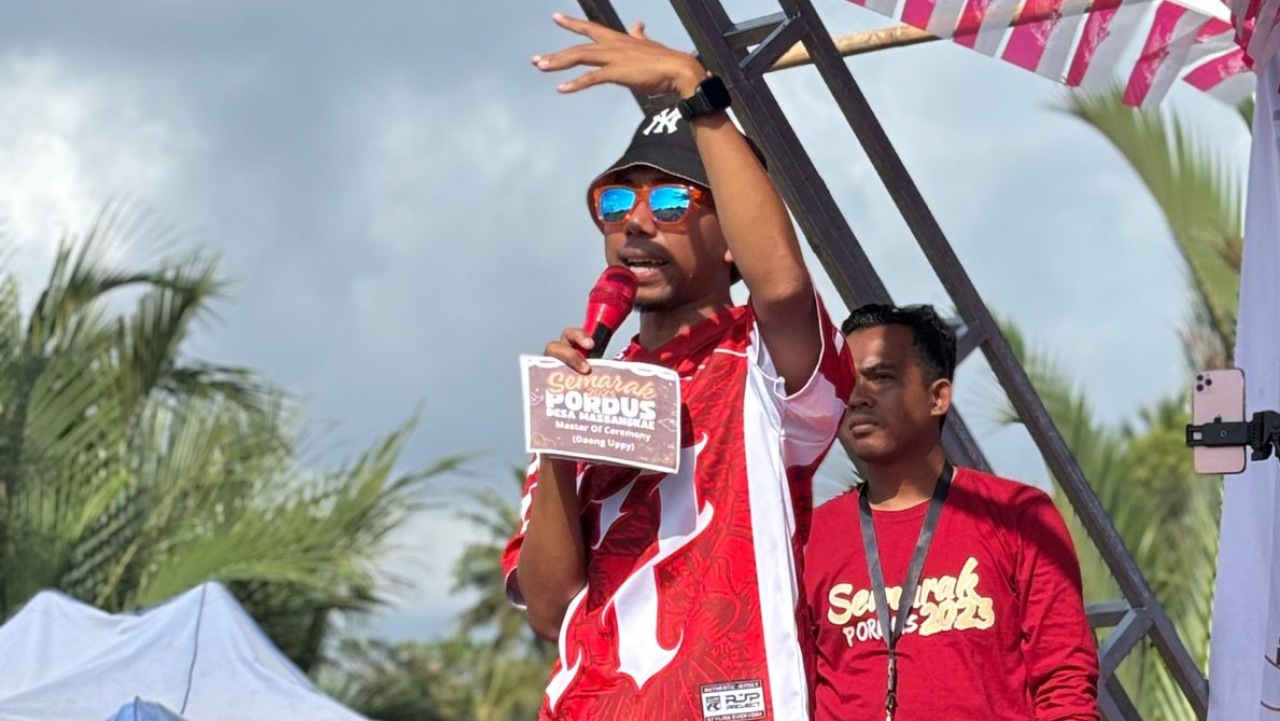 MC Daeng Uppy Meriahkan Jalan Santai & Senam Zumba di Desa Massangkae, Kajuara