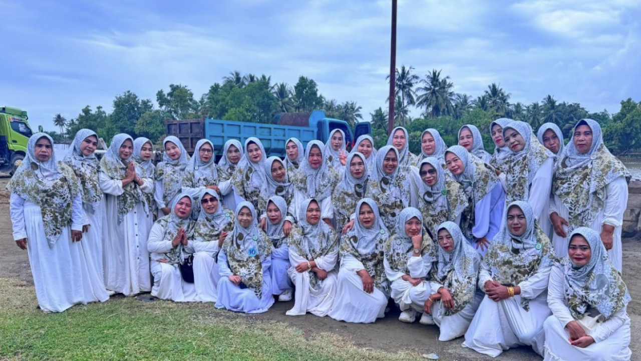 Sambut 1 Muharram, BKMT Desa Massangkae Meriahkan Pawai Bersama di Lapangan H. A. Tappu