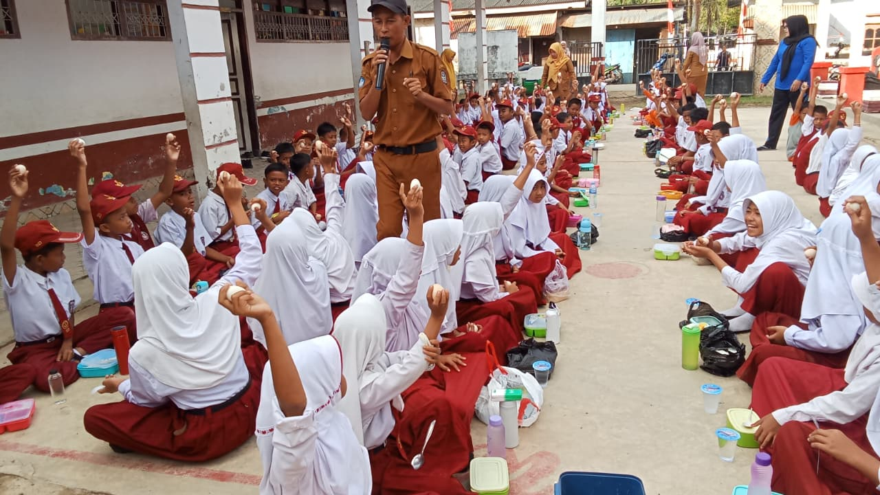 Program Makan Telur Ayam Kampung di SDN 270 Massangkae Dukung Himbauan Bupati Bone
