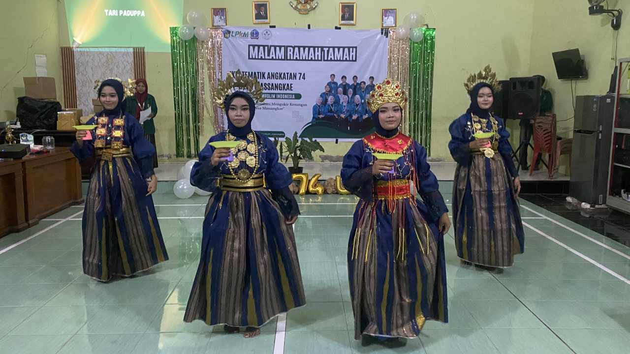 Tari Paduppa Ramah Tamah KKN UMI 2024 di Desa Massangkae