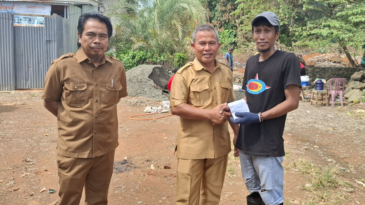Pemdes Bulu Bulu Salurkan Donasi Korban Kebakaran Desa Samaenre