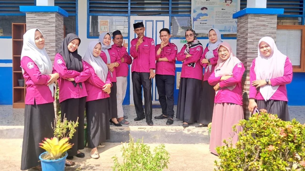 MPLS Ramah SMP Negeri 1 Tonra: Orang Tua Dibekali Pendidikan Karakter, Siswa Terima Seragam Olahraga dan Batik