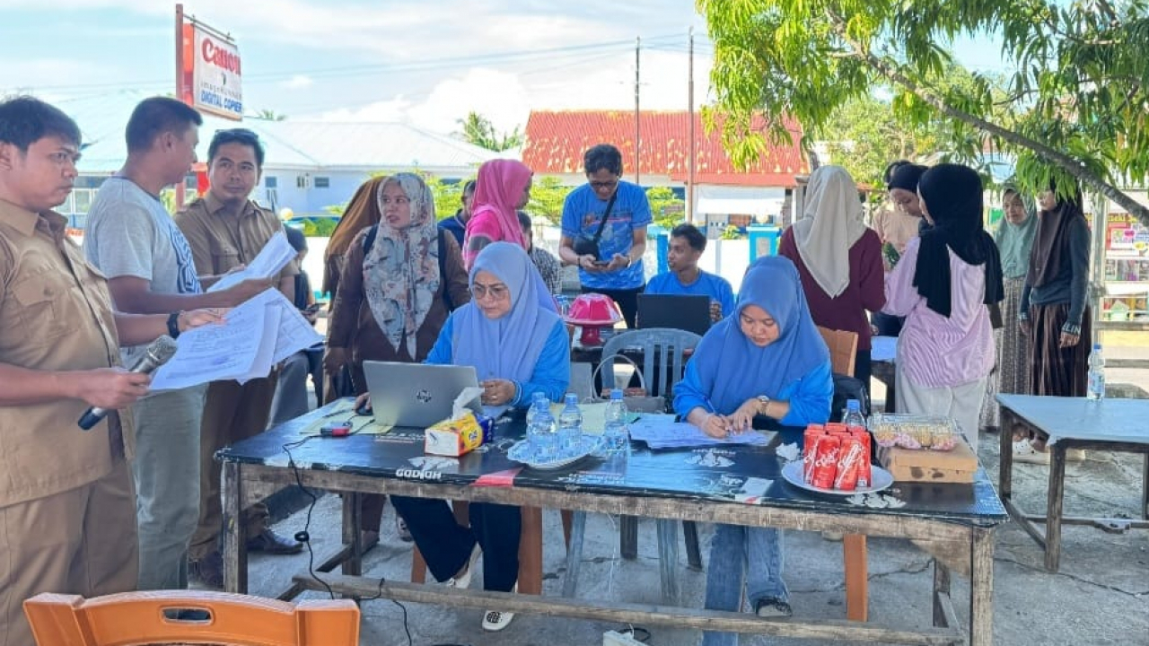 Diserbu Warga, Pelayanan Jemput Bola Disdukcapil Bone Kolaborasi Pemerintah Desa Bulu Bulu, Dipadati Warga
