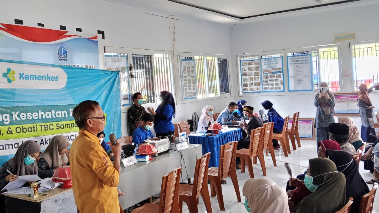DINAS KESEHATAN KABUPATEN BONE GANDENG KLINIK TIRTA MEDIKAL CENTER DAN UPT PUSKESMAS TONRA GELAR PEMERIKSAAN RADIOGRAFI TORAKS DAN TERAPI PENCEGAHAN TUBERKULOSIS