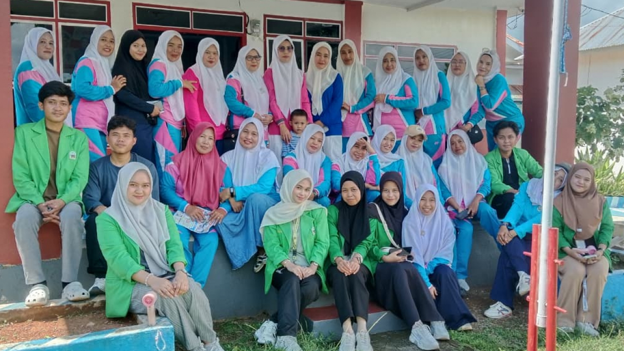 MAHASISWA KKN IAIN BONE ANGKATAN 40 BERKOLABORASI DENGAN KADER KESEHATAN DESA BULU BULU GELAR JUMAT BERSIH DAN SENAM SEHAT BERSAMA