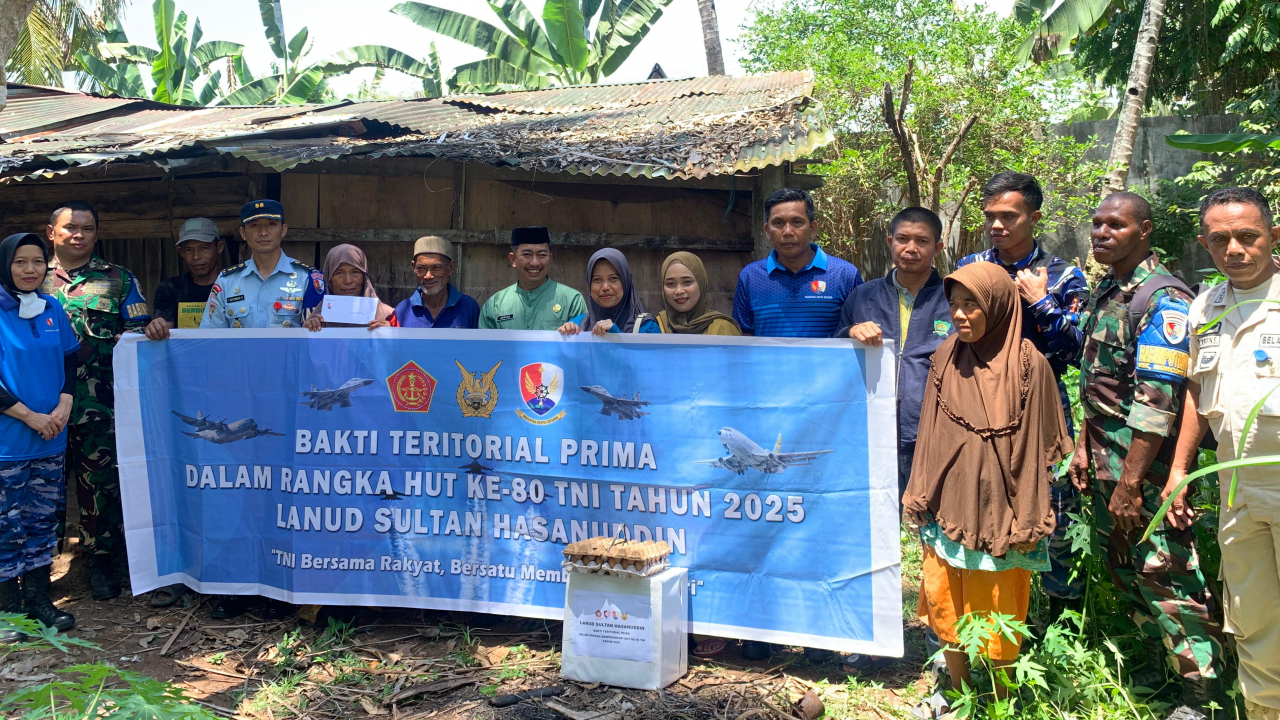 Lanud Hasanuddin Berbagi Kebahagiaan dengan Warga Desa Pattontongang dalam Rangka HUT ke-80 TNI