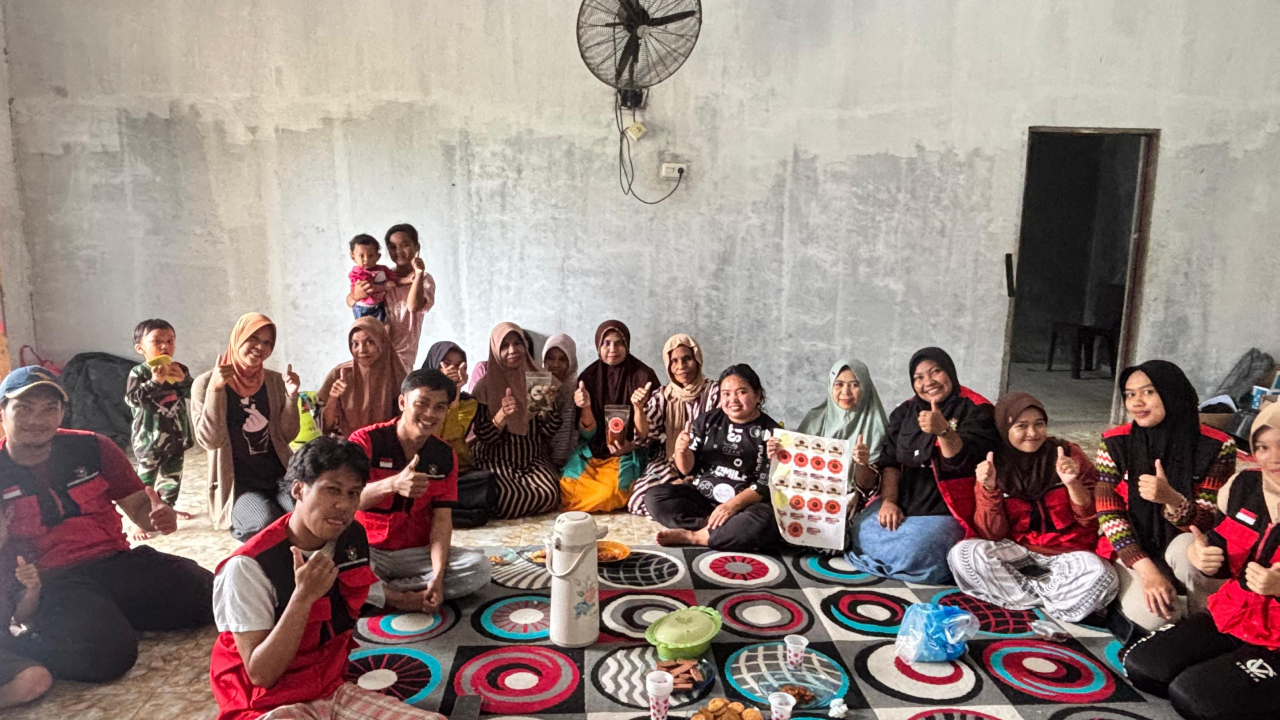 Mahasiswa KKN Tematik Inovasi Daerah Unhas Gelombang 115 Dorong Pemberdayaan Ekonomi Warga melalui Pelatihan Pembuatan Sambal Udang Ambaring