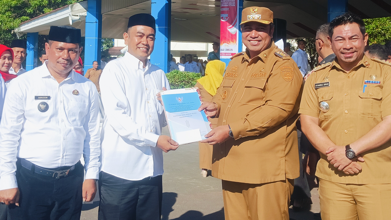 Bupati Maros Lantik Pengurus dan Pengawas Koperasi Desa Merah Putih Temmappaduae di Lapangan Pallantikang Kab. Maros