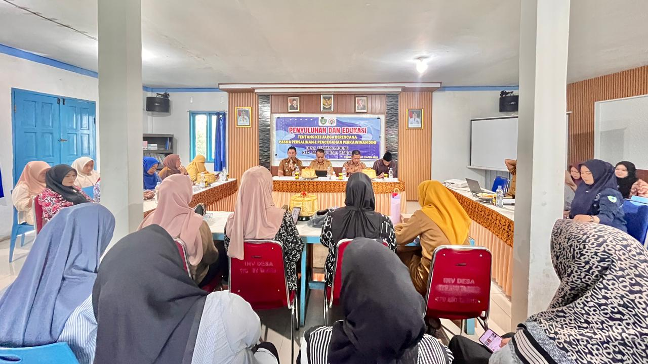 Penyuluhan dan Edukasi Keluarga Berencana Pasca Persalinan serta Pencegahan Perkawinan Dini di Desa Temmappaduae