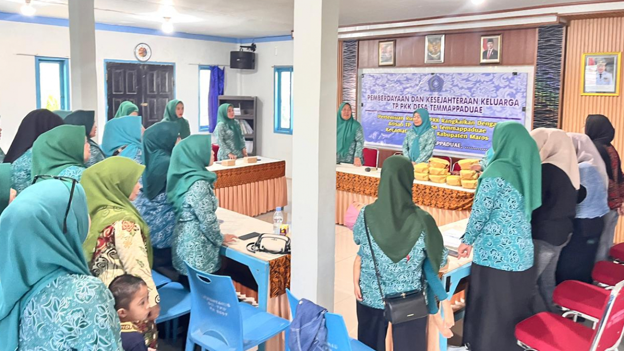 Arisan PKK Temmappaduae: Silaturahmi & Program Kerja Desa