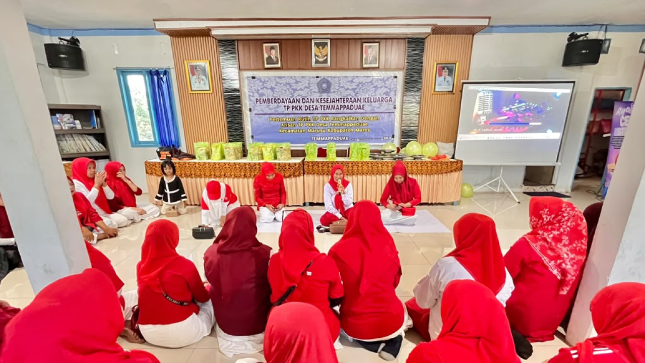 Arisan PKK Desa Temmappaduae Dirangkaikan dengan Kegiatan Lomba 17 Agustus