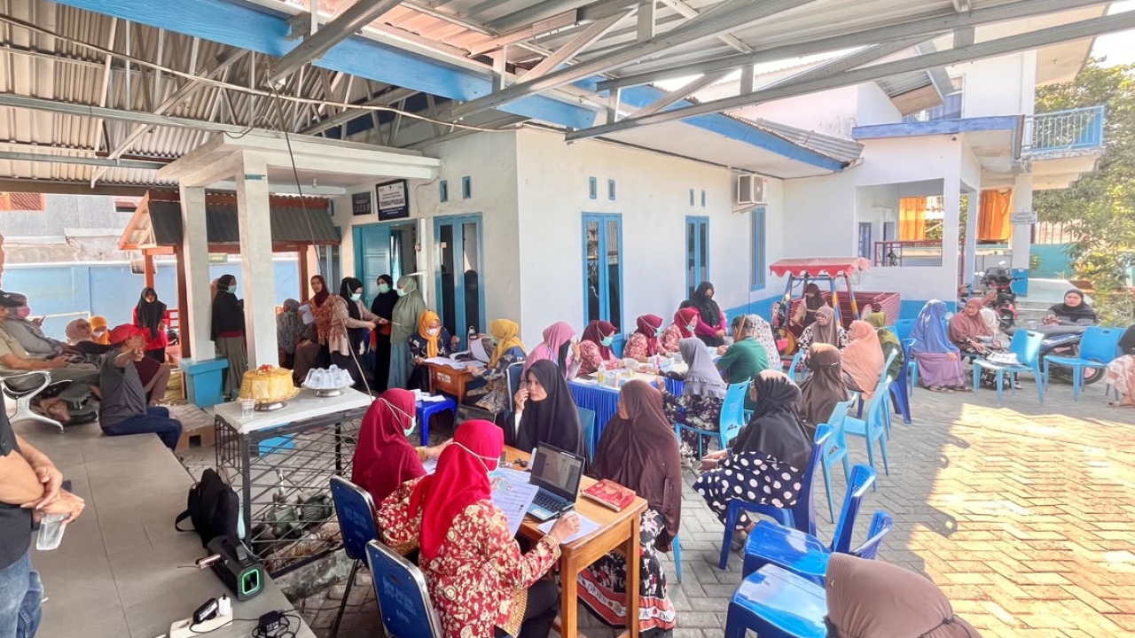 Antusias Warga Desa Temmappaduae Ikuti Cek Kesehatan Gratis dengan X-Ray Portabel yang diadakan oleh Puskesmas Marusu bekerjasama dengan Pemerintah Desa Temmappaduae
