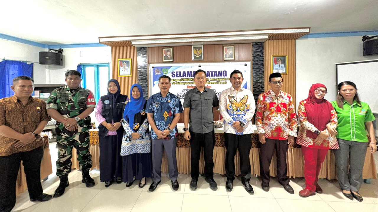 Kunjungan Kerja DPMD Kabupaten Mamuju dan Kepala Desa Se-Kabupaten Mamuju di Kantor Desa Temmappaduae, Kec Marusu,Kab Maros