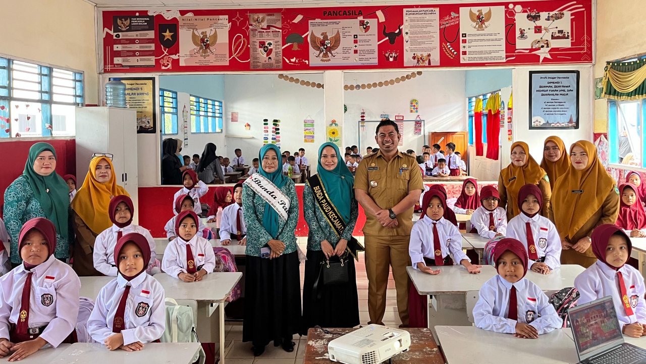 Hari Pertama Sekolah: Bunda PAUD Desa Temmappaduae Hadiri MPLS Di SD 82 Pattene