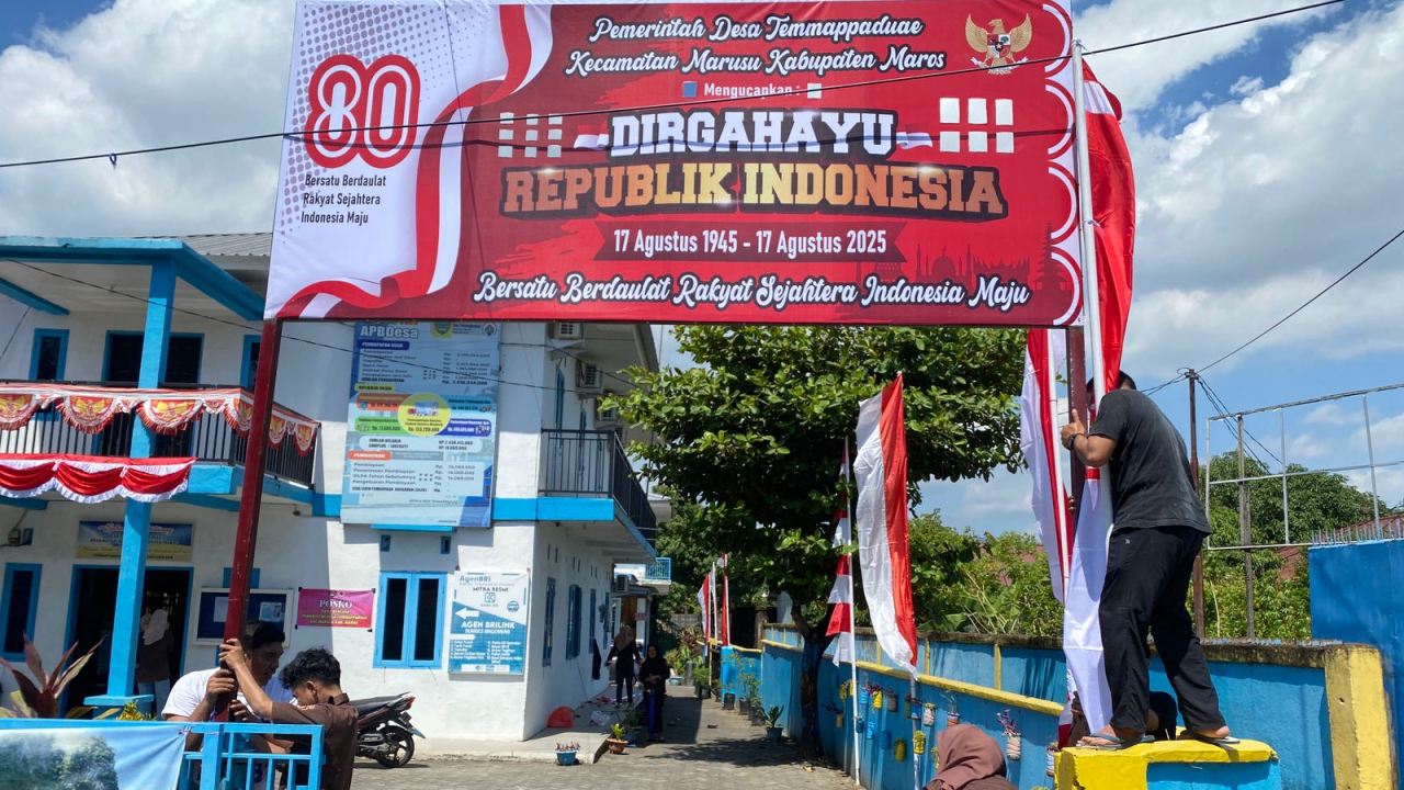 Merah Putih Berkibar, Semangat Gotong Royong Warga Temmappaduae Sambut HUT RI ke-80