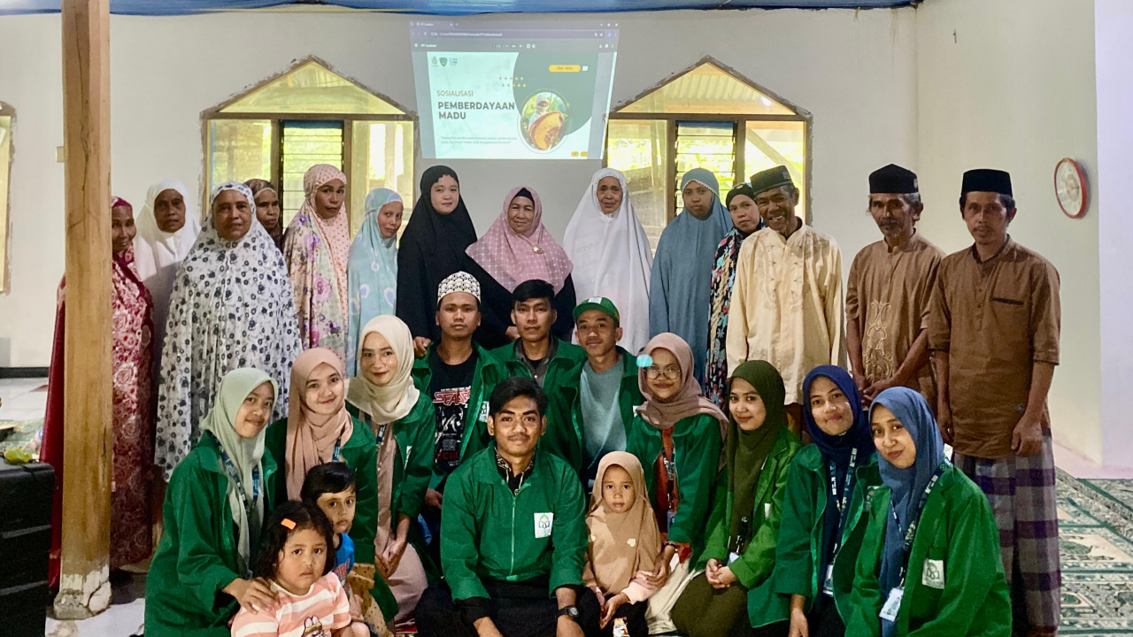 Mahasiswa KKN UIN Alauddin Makassar Sosialisasikan Pemanfaatan Madu di Desa Cenrana Baru