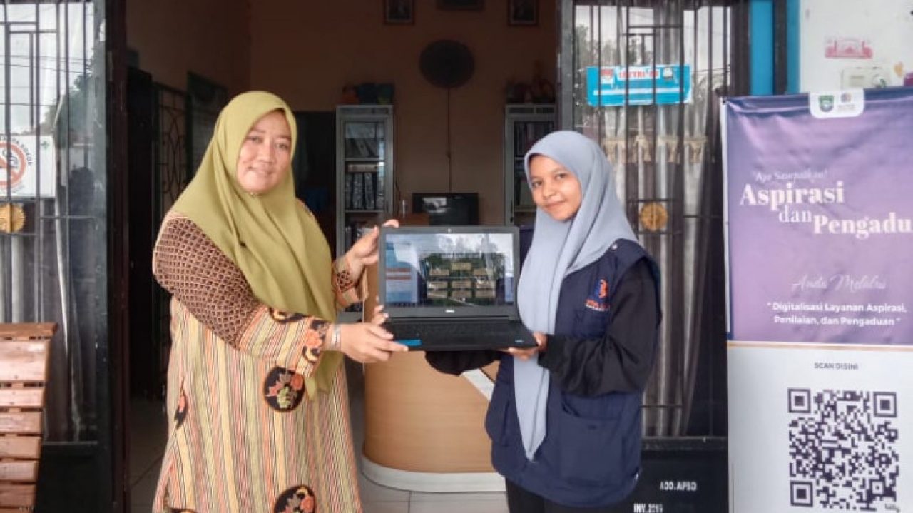 Penyerahan Program Kerja Website Desa oleh KKN Politeknik STIA LAN Makassar di Desa Kanaungan