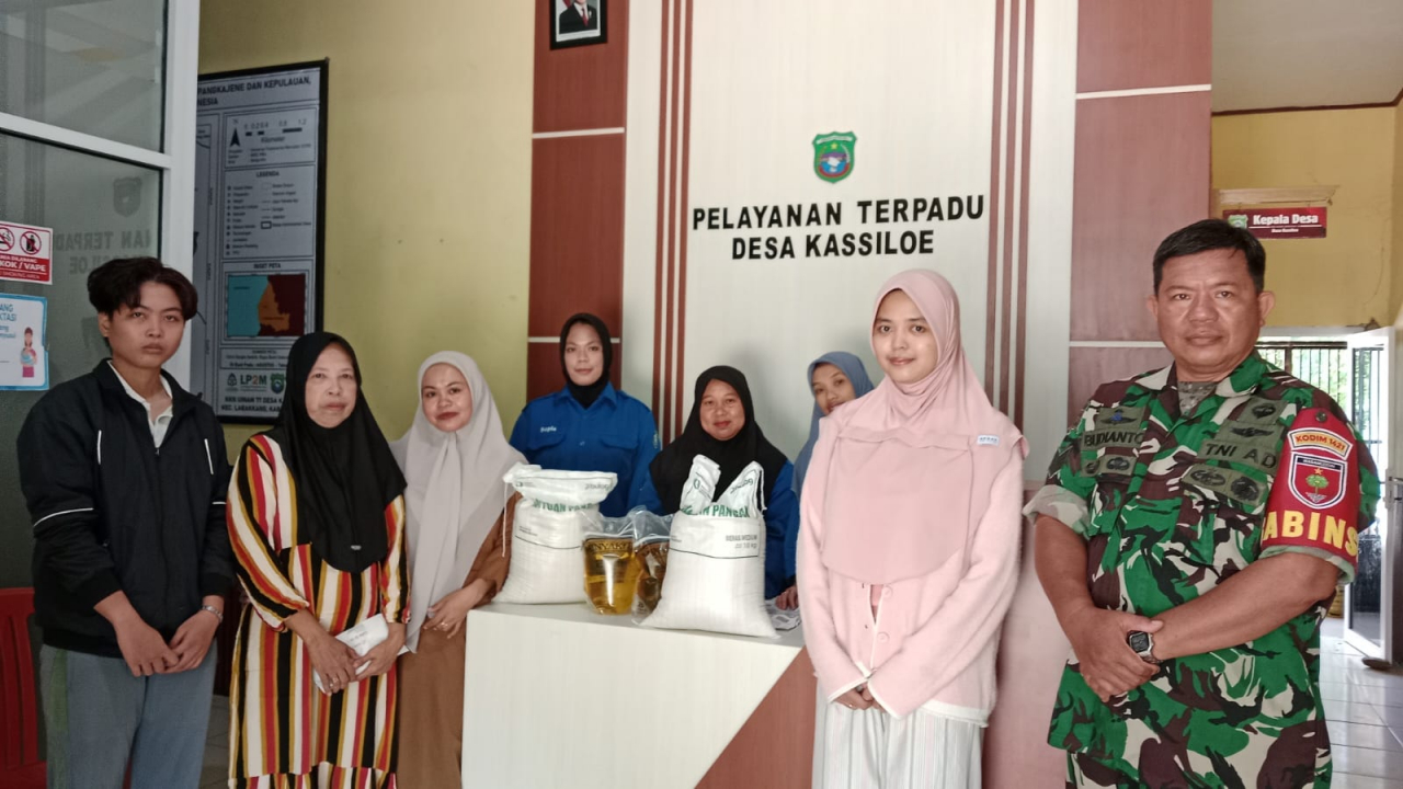 Penyaluran Bantuan Pangan Beras (Bulog) dan Minyak di Desa Kassiloe