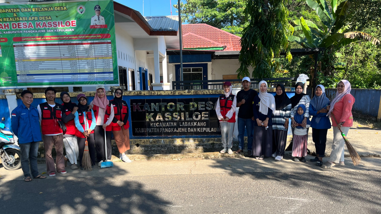 Kerja Bakti Rutin Desa Kassi Loe Tingkatkan Kenyamanan Warga