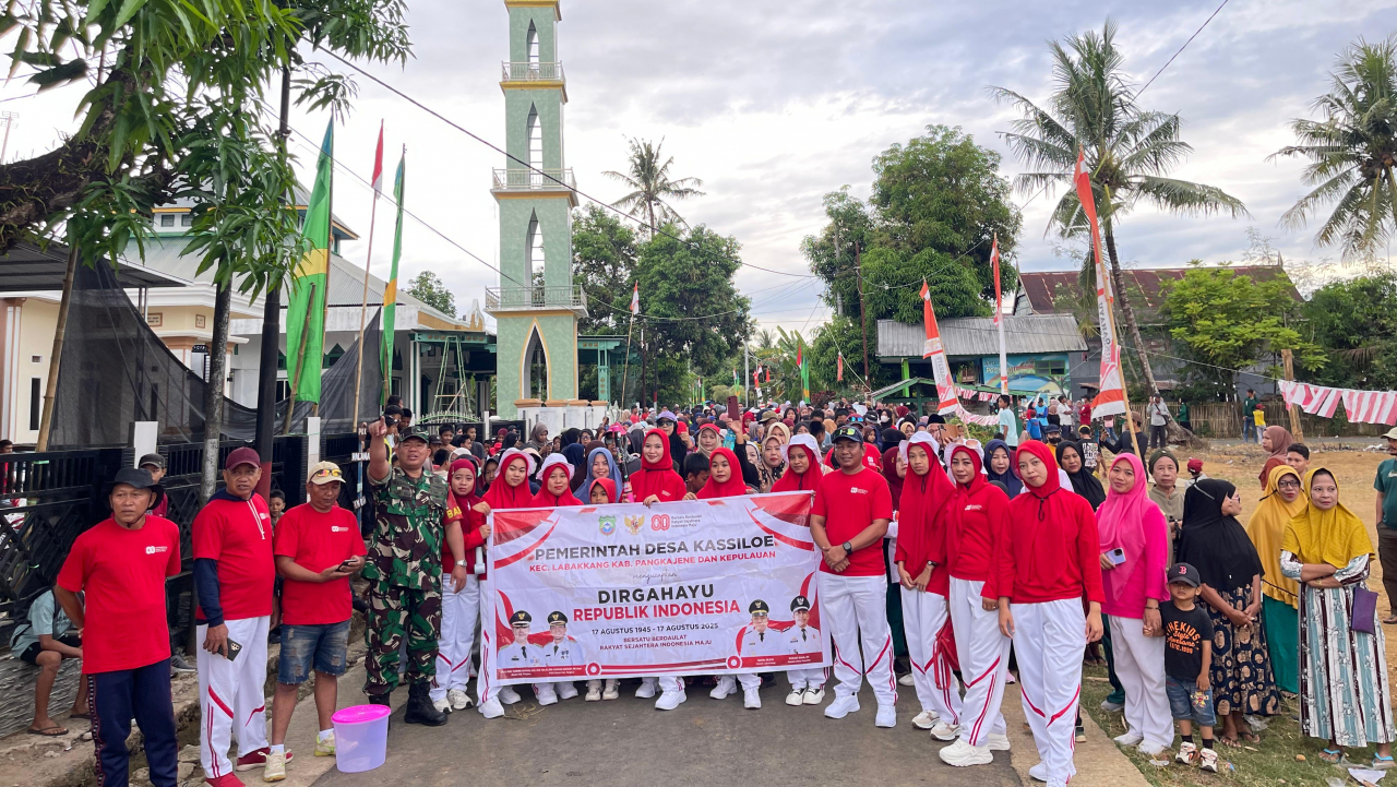 Meriahnya Jalan Sehat di Desa Kassi Loe dalam Rangka HUT ke-80 RI
