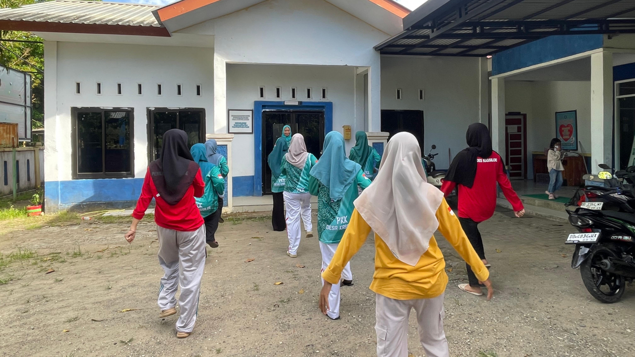 Senam Sehat PKK Kassi Loe: Bugar Bersama, Eratkan Silaturahmi
