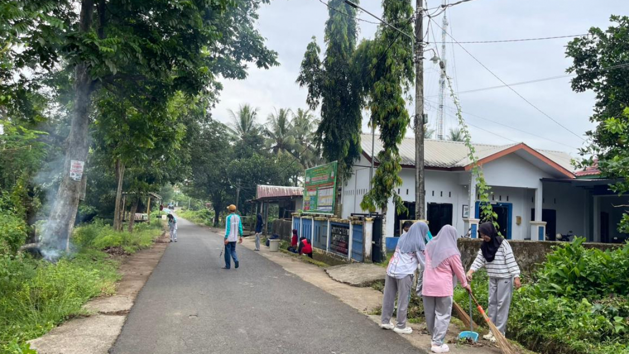 Pemerintah Desa Kassi Loe Gelar Kerja Bakti Sambut Hari Jadi Kabupaten Pangkajene Dan Kepulauan